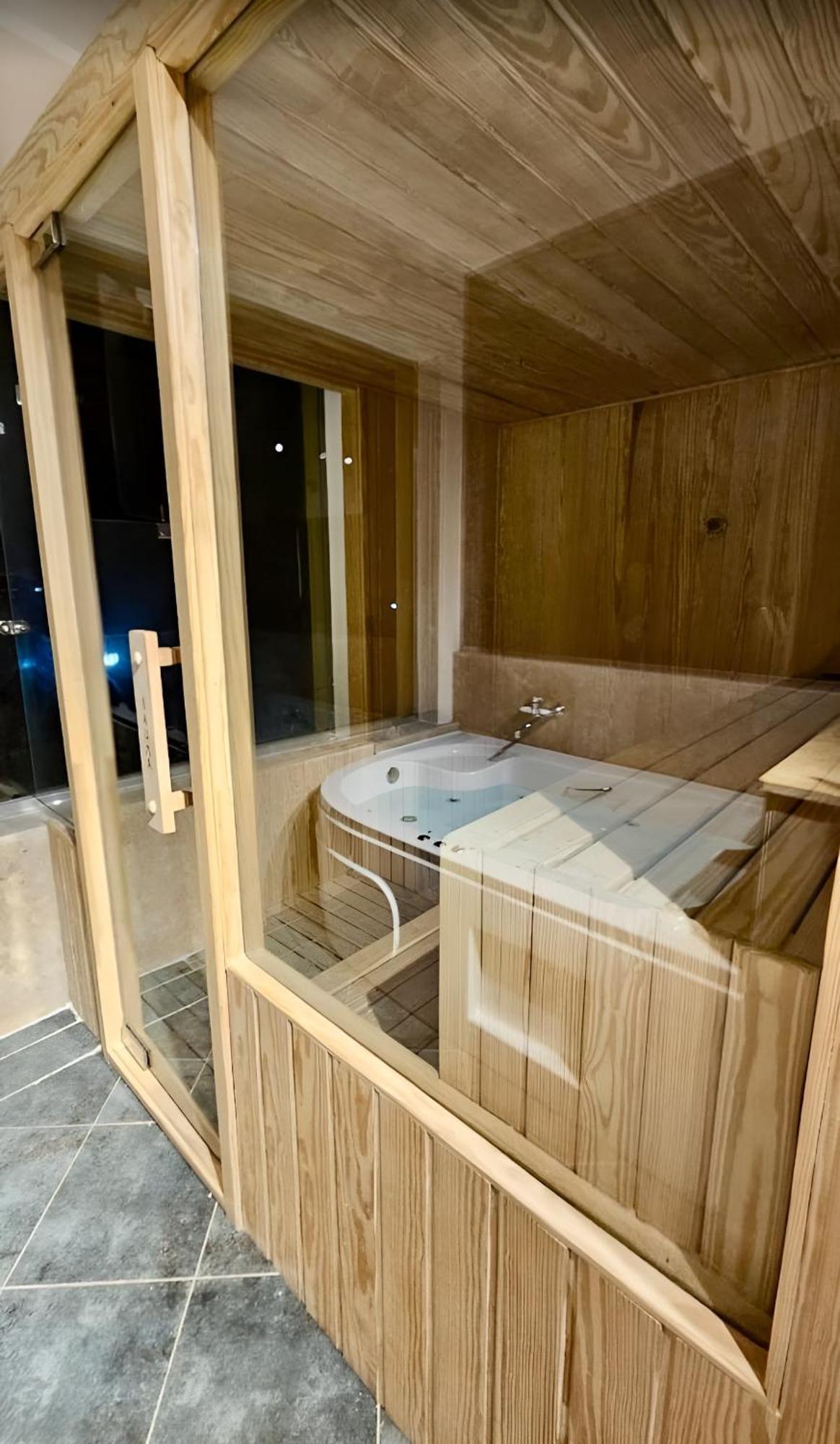 Luxury 4br Sea View Aldora Resort, *